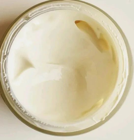 Crème parfaite antiâge avec le collagène