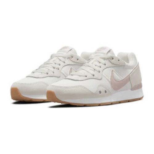 Chaussure Venture Runner Wmns Nike