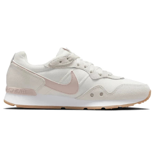Chaussure Venture Runner Wmns Nike