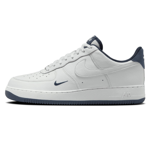 La Chaussure Nike Air Force 1 '07 LV8 – L'icône du style en Tunisie