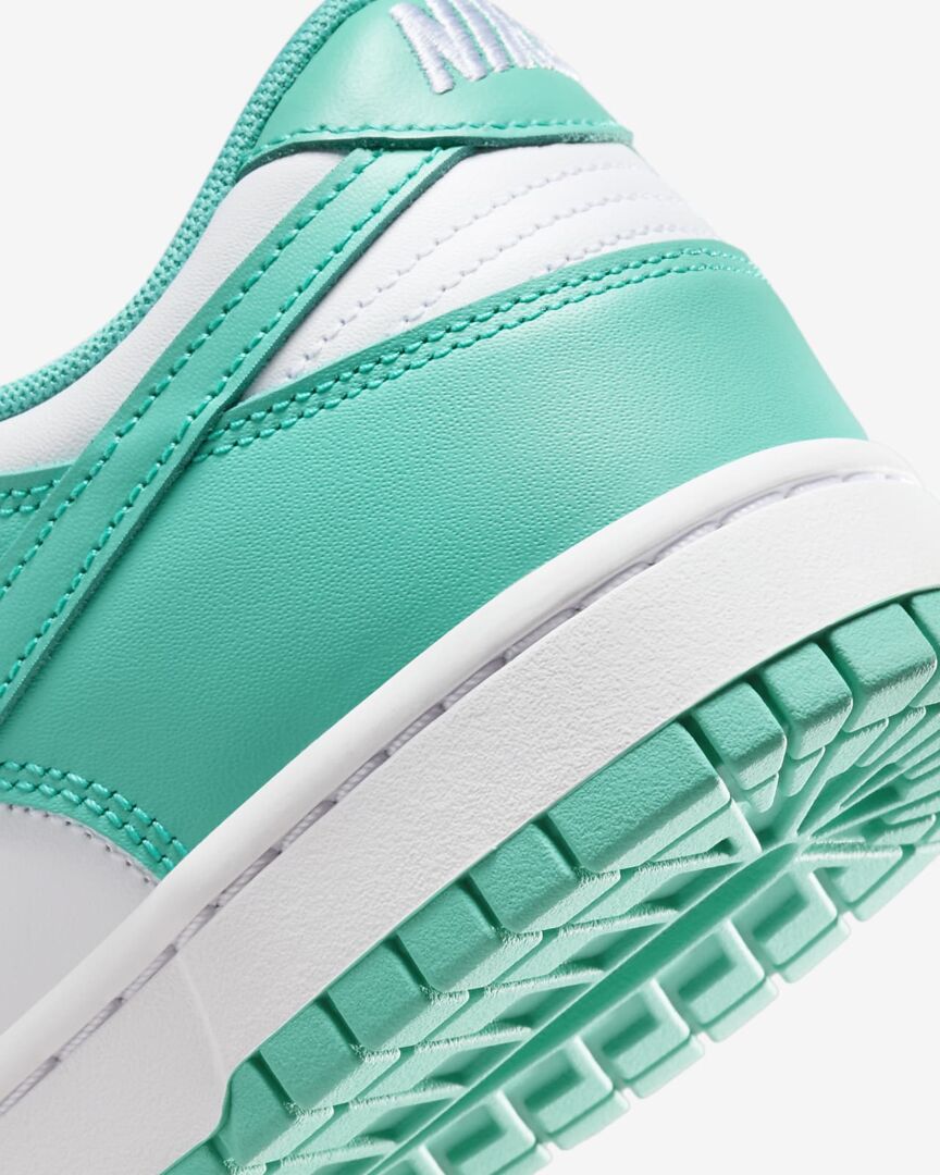 Chaussures Nike Dunk Low Retro Bttys