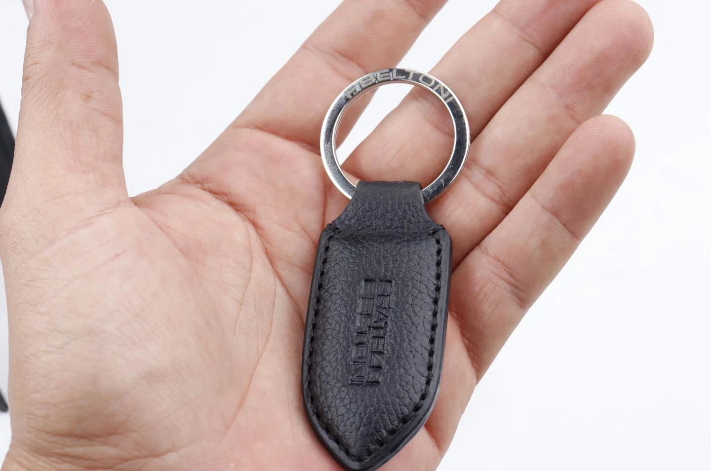 PORTE-CLE-NOIR-GRENI_a060b609-2518-4950-9f25-bb72b7fdf38c.jpg