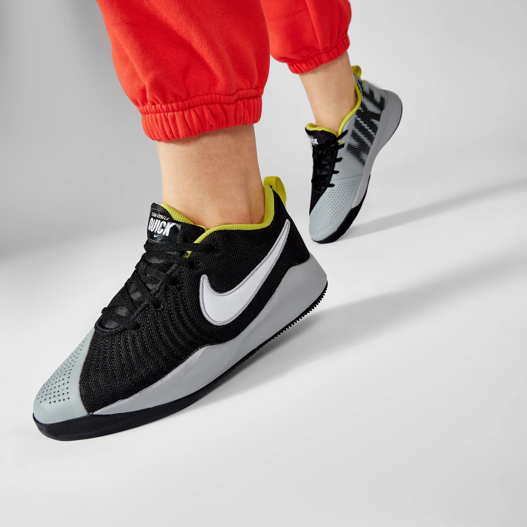 Chaussure Team Hustle Quick 2 Nike